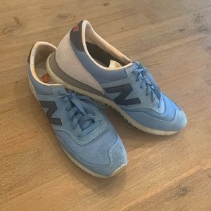 Women’s new balance 620 sneakers- barely worn!!!